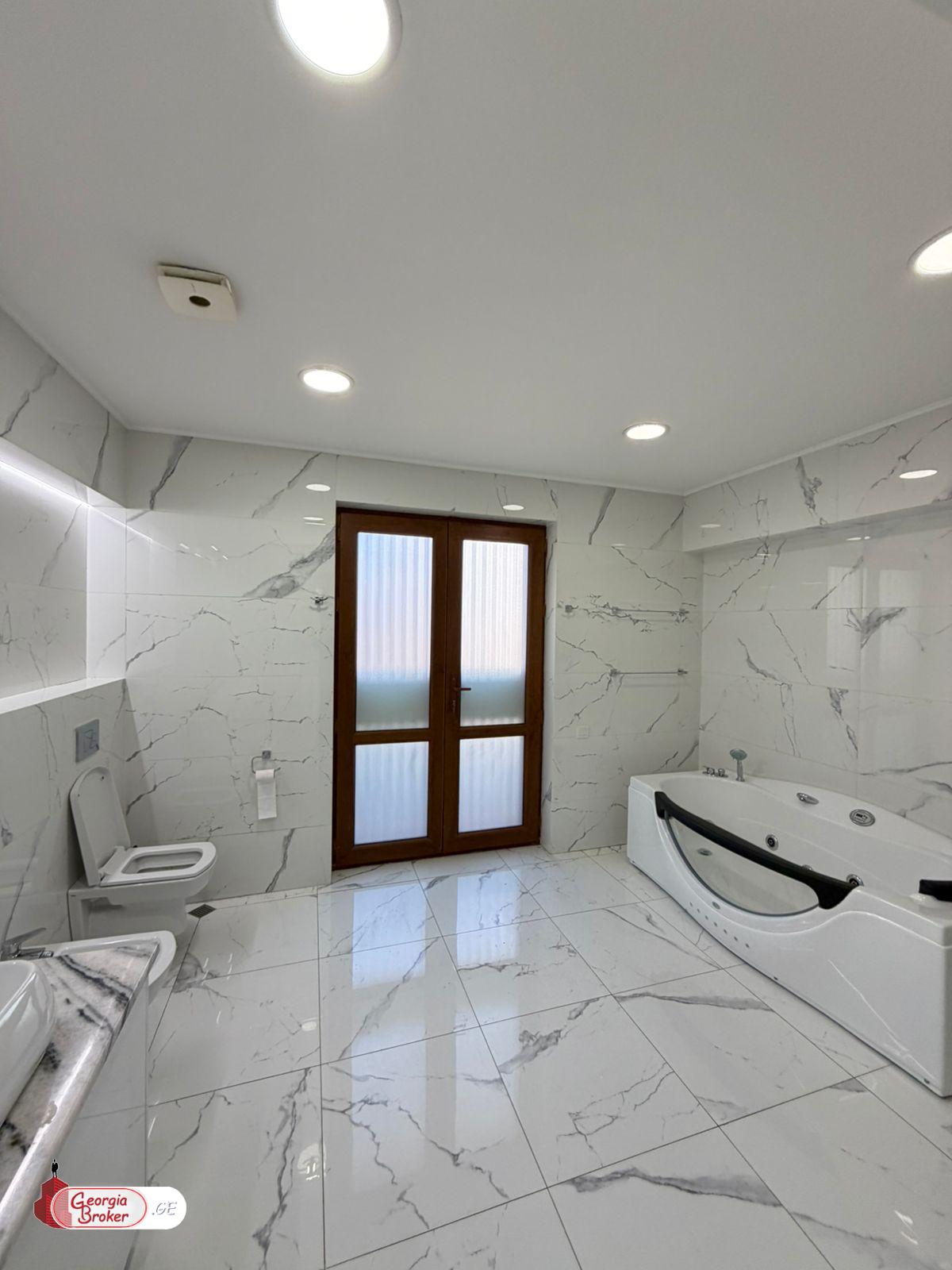 იყიდება ახალი გარემონტებული 9 ოთახიანი სახლი დიდ დიღომში